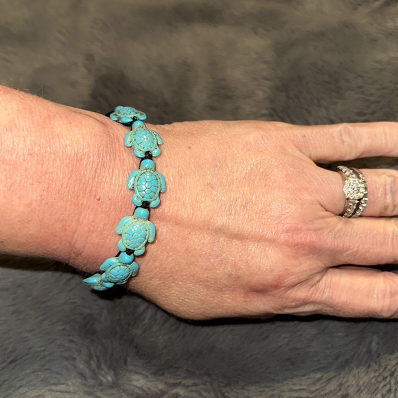 Faux Turquoise Beaded Adjustable Bracelet NWT OSFM - Picture 3 of 5